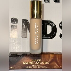 Marc Jacobs Extra Shot Foundation - Light